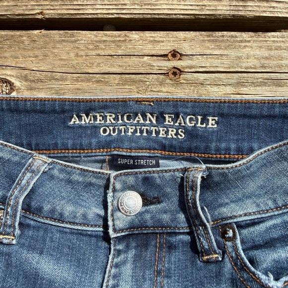 American Eagle Outfitters Distressed Dark Blue Denim Mini Skirt Size 4 - Picture 2 of 6